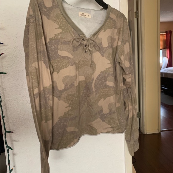Hollister Girls Camo Long Sleeve - Picture 5 of 5